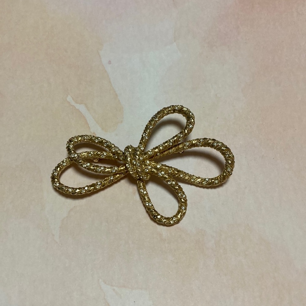 Beautiful vintage gold toned bow brooch with faux diamond accents